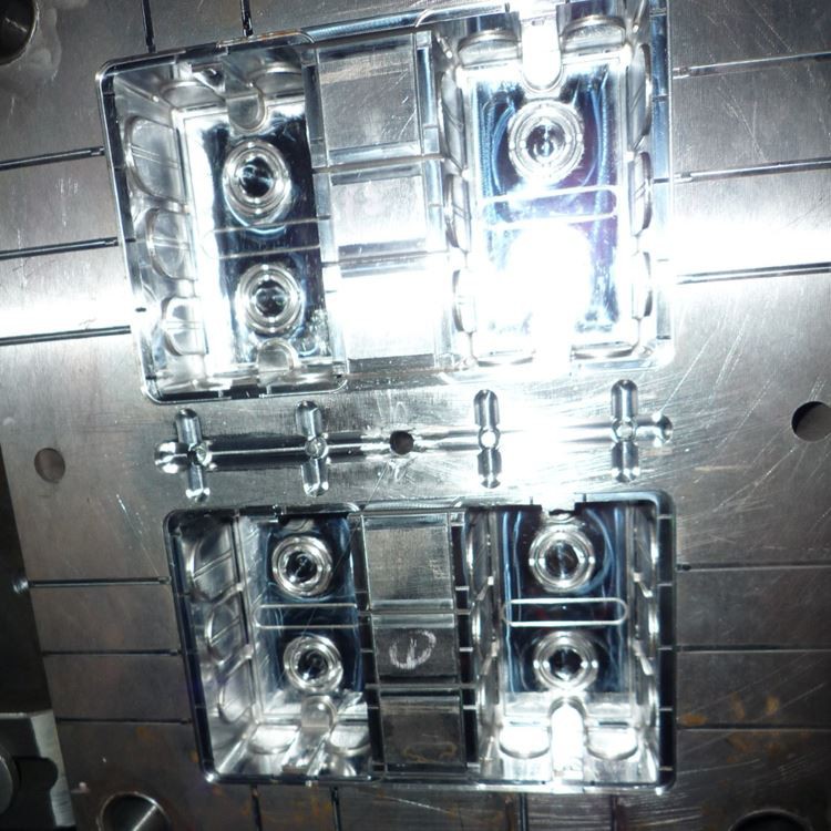 Opatření pro vstřikování plastů