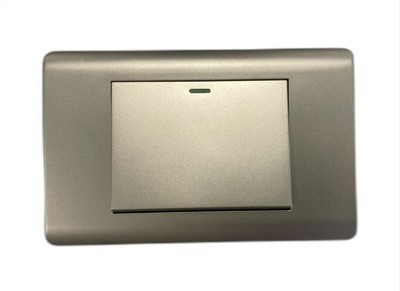 Spínač domácí zásuvky