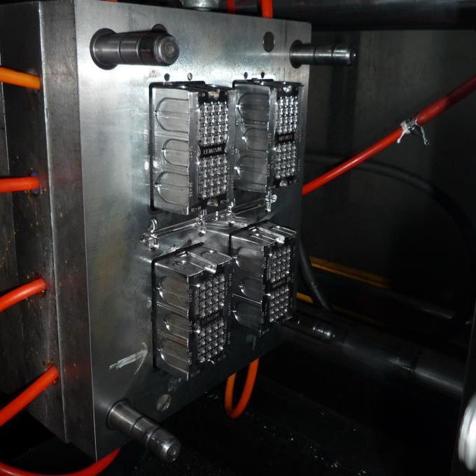 Operační metoda vstřikování plastů